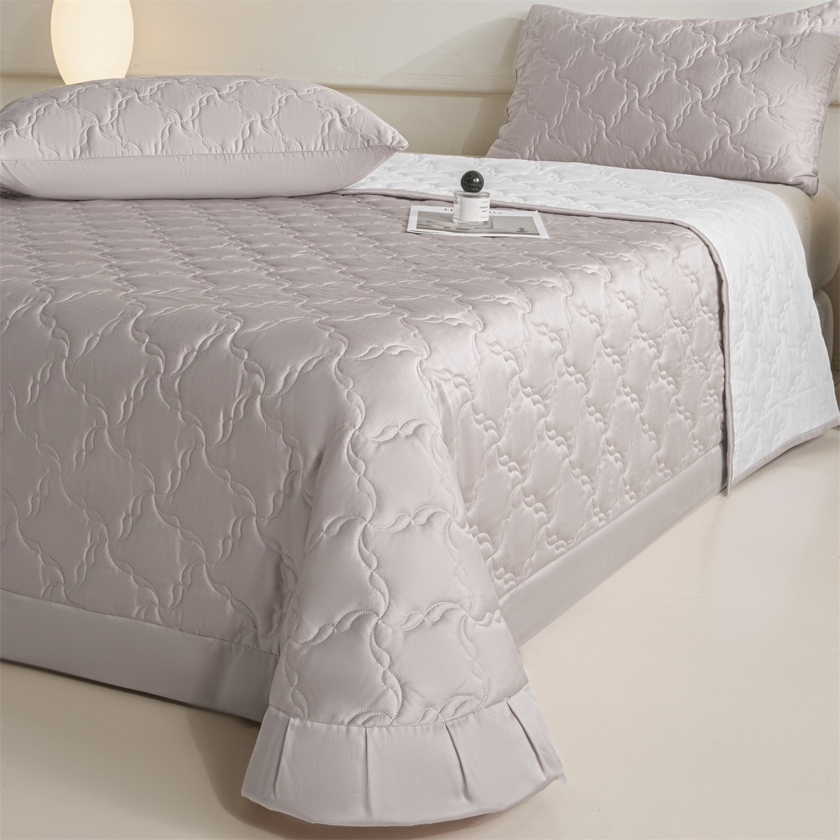 91家纺网 家纺一手货源 找家纺 DC 2026新款莱赛尔天丝夹棉螺旋方格绗缝单品床盖 水雾紫