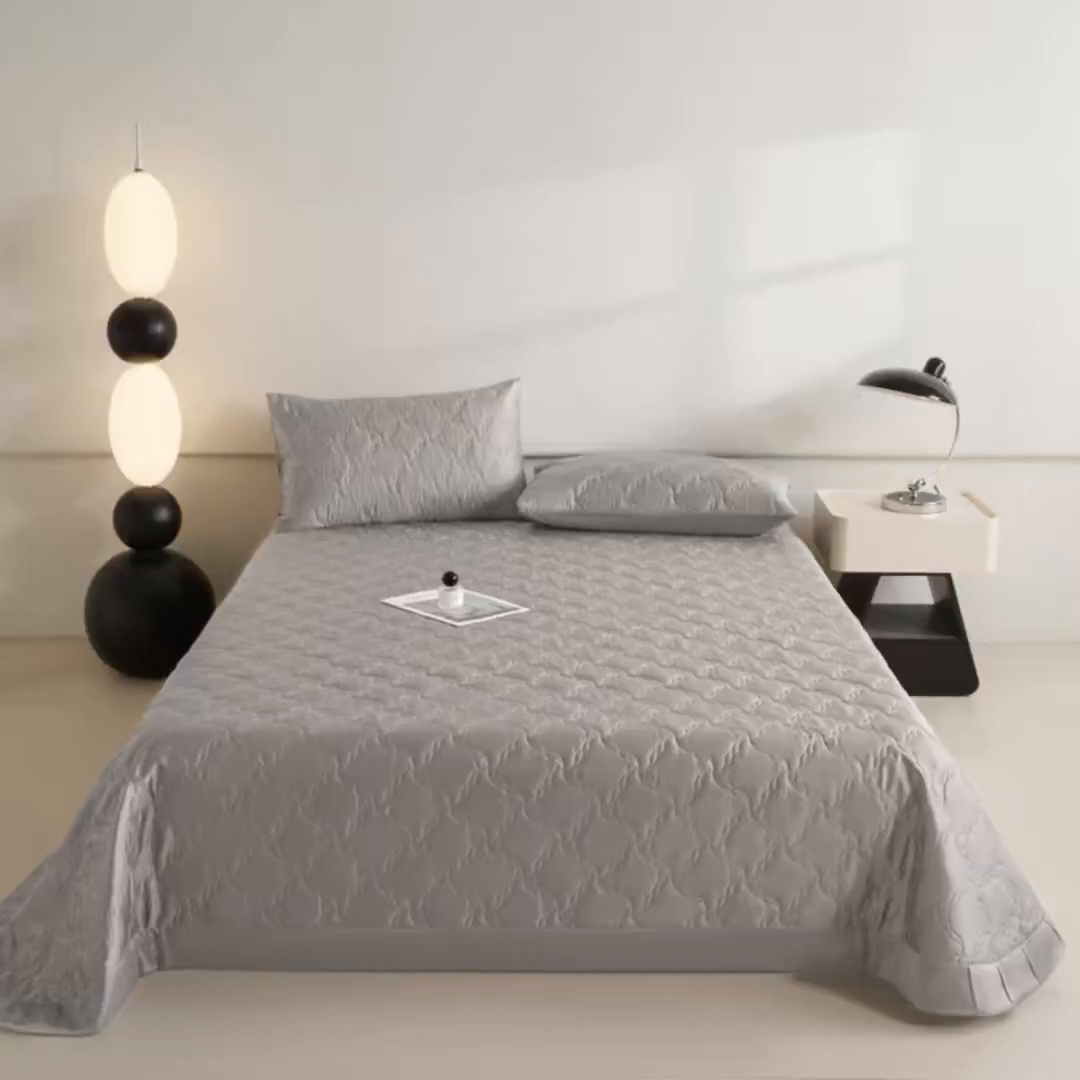 91家纺网 家纺一手货源 找家纺 DC 2026新款莱赛尔天丝夹棉螺旋方格绗缝单品床盖 椰子灰