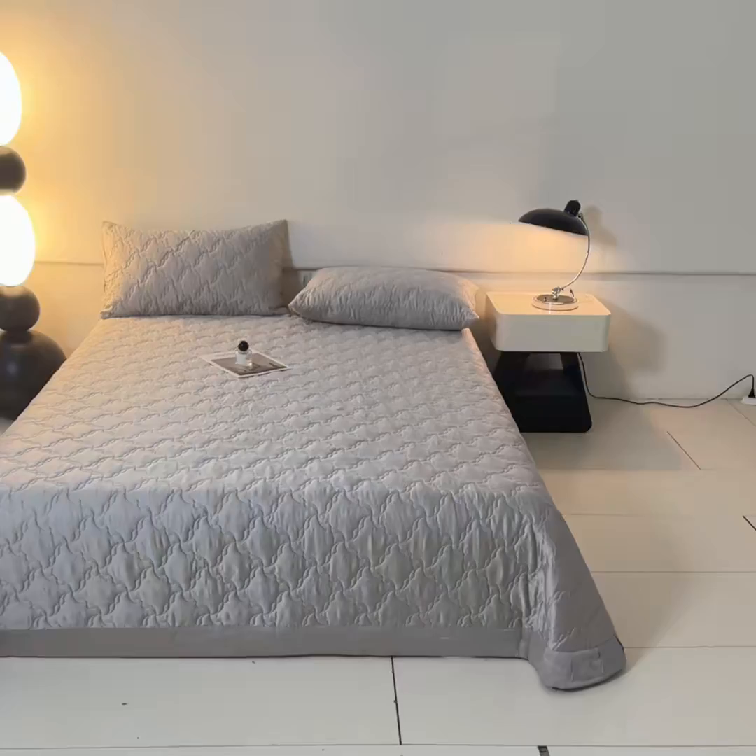 91家纺网 家纺一手货源 找家纺 DC 2026新款莱赛尔天丝夹棉螺旋方格绗缝单品床盖 经典灰