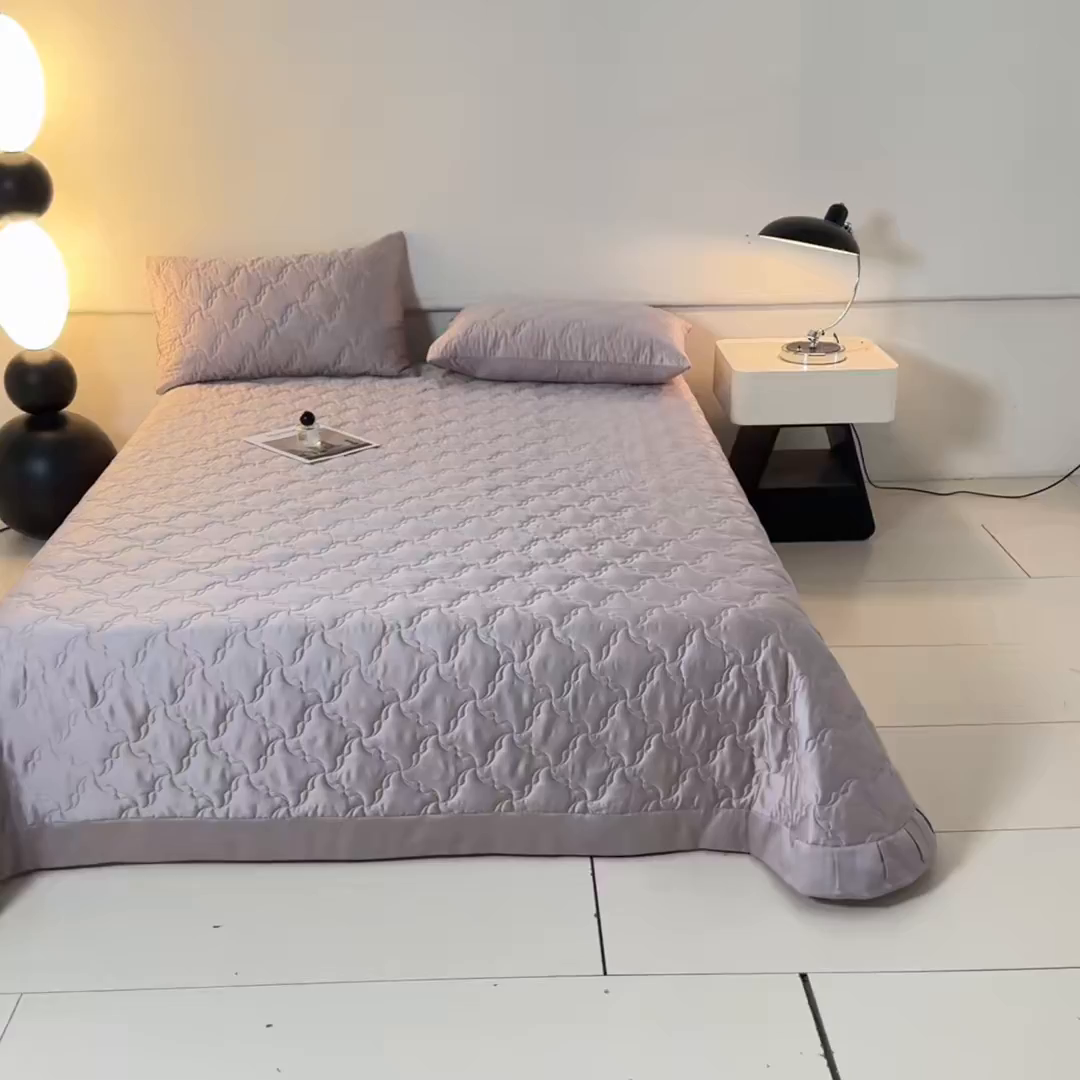 91家纺网 家纺一手货源 找家纺 （总）DC 2026新款莱赛尔天丝夹棉螺旋方格绗缝单品床盖