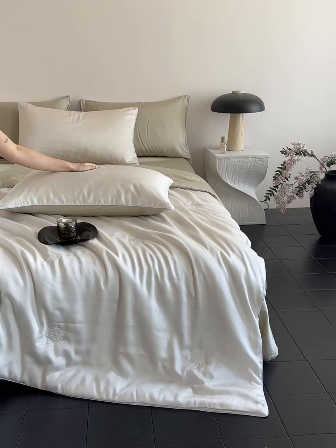 91家纺网 家纺一手货源 找家纺 无界 2026新款水洗真丝夏被-麻绳雪花绗缝-伊芙琳 伊芙琳 浅茶+冰川灰