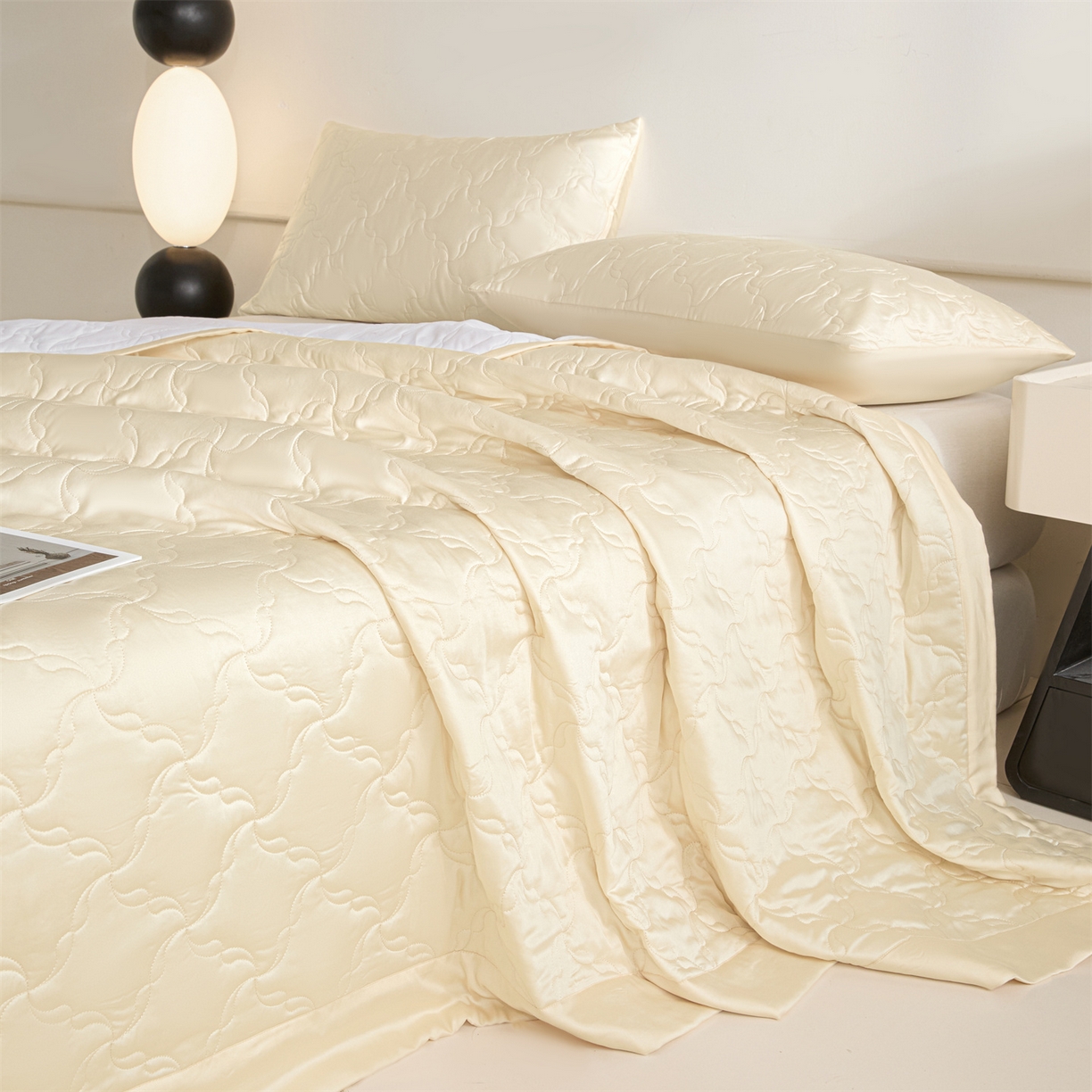 91家纺网 家纺一手货源 找家纺 DC 2026新款莱赛尔天丝夹棉螺旋方格绗缝单品床盖 元气白桃