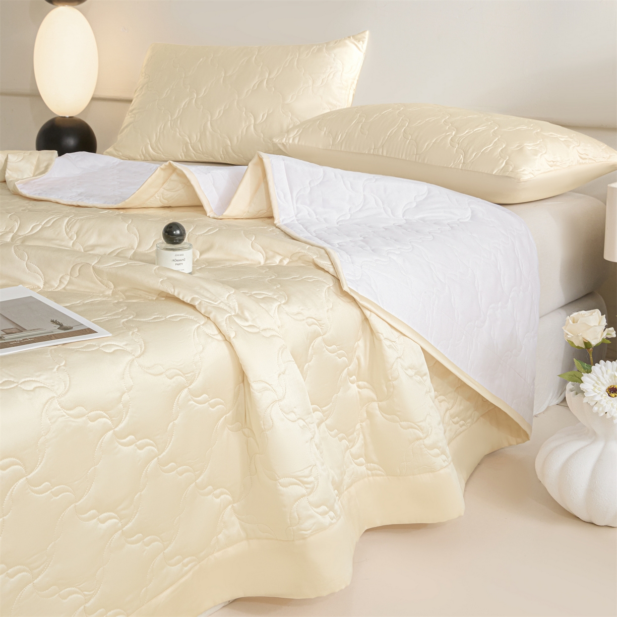 91家纺网 家纺一手货源 找家纺 DC 2026新款莱赛尔天丝夹棉螺旋方格绗缝单品床盖 元气白桃