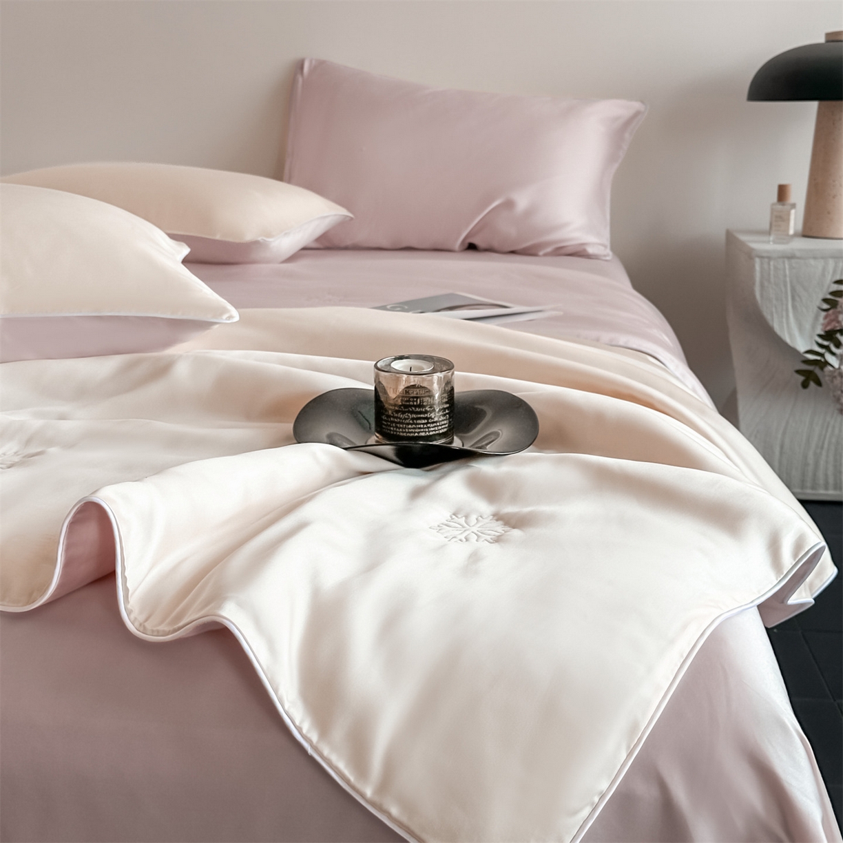 91家纺网 家纺一手货源 找家纺 无界 2026新款水洗真丝夏被-麻绳雪花绗缝-伊芙琳 伊芙琳 杏白+素粉