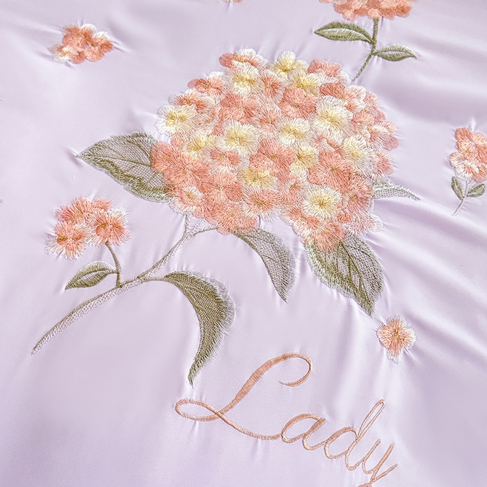 91家纺网 家纺一手货源 找家纺 苏米娜家纺SUMINA 2026韩版亲肤水洗棉公主风床盖款系列-花涧绣梦 花涧绣梦-优雅紫