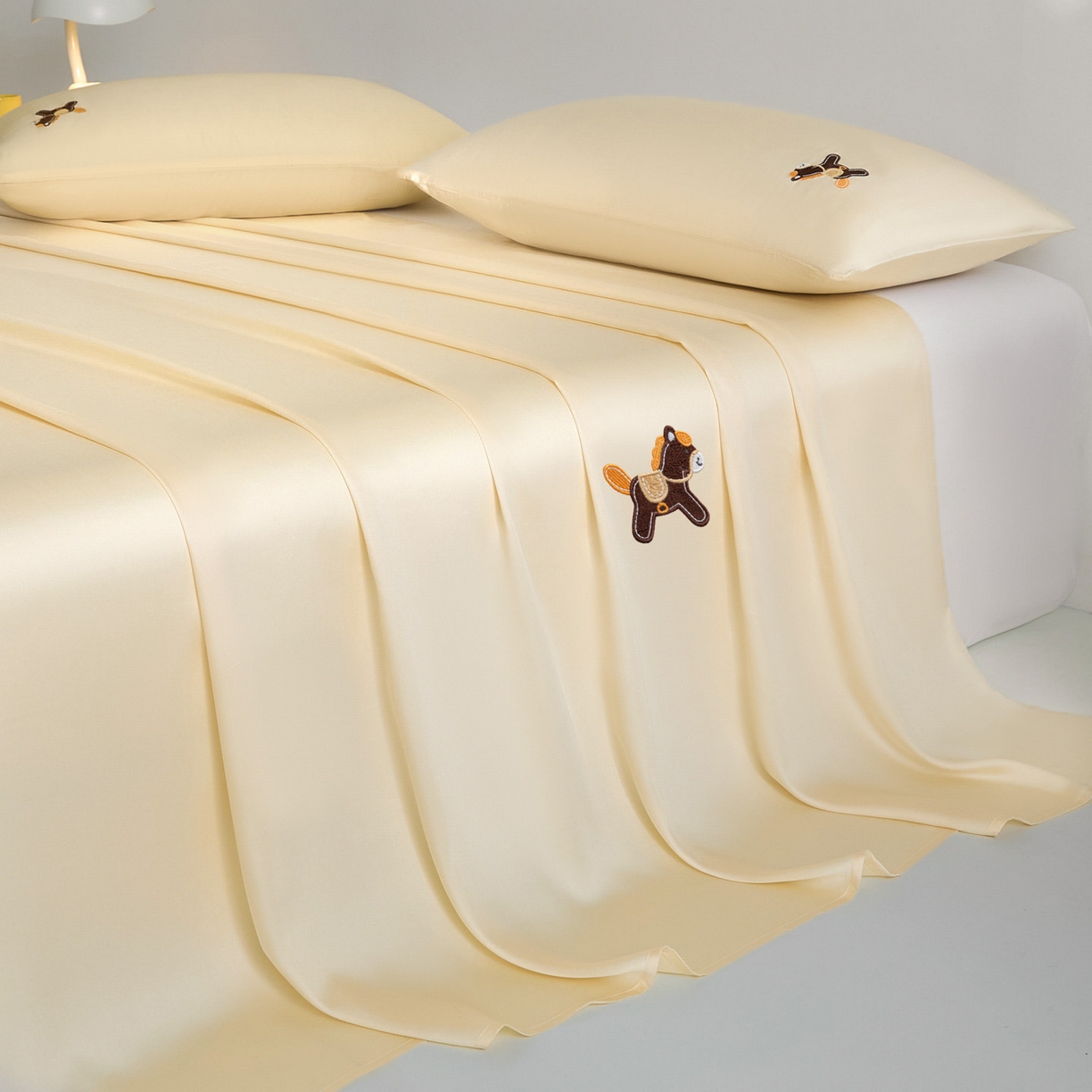 91家纺网 家纺一手货源 找家纺 DC 2026新款莱赛尔天丝卡通刺绣单品床单 元气白桃