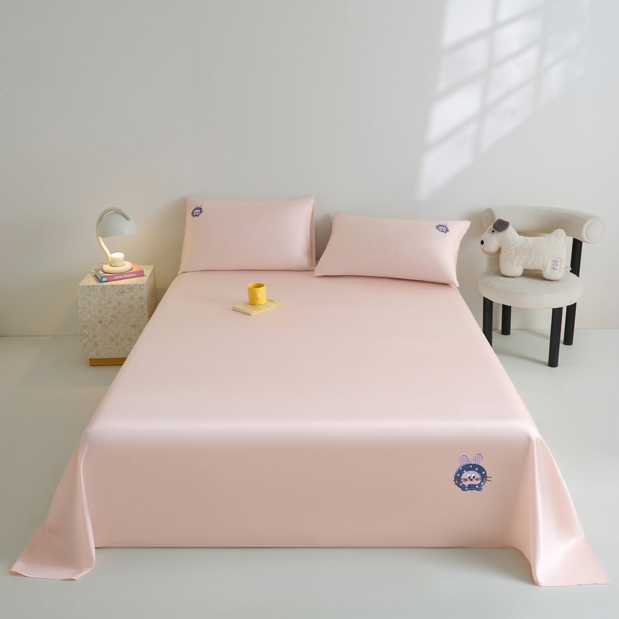 91家纺网 家纺一手货源 找家纺 DC 2026新款莱赛尔天丝卡通刺绣单品床单 冰雾粉