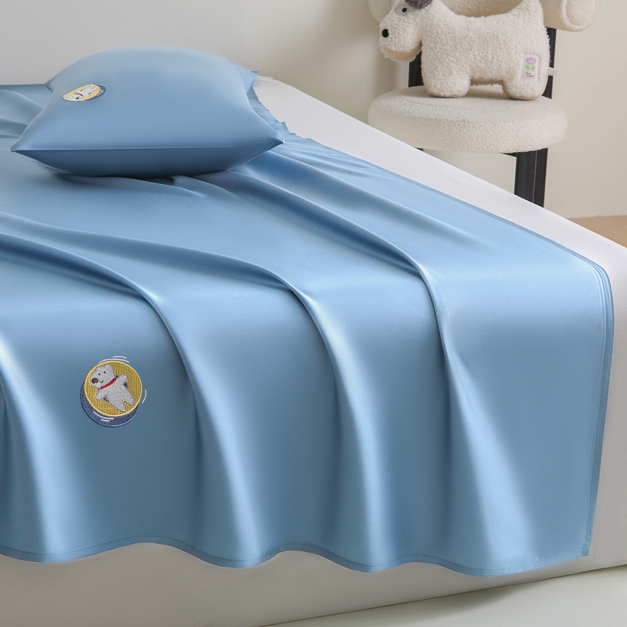 91家纺网 家纺一手货源 找家纺 DC 2026新款莱赛尔天丝卡通刺绣单品床单 梵高蓝