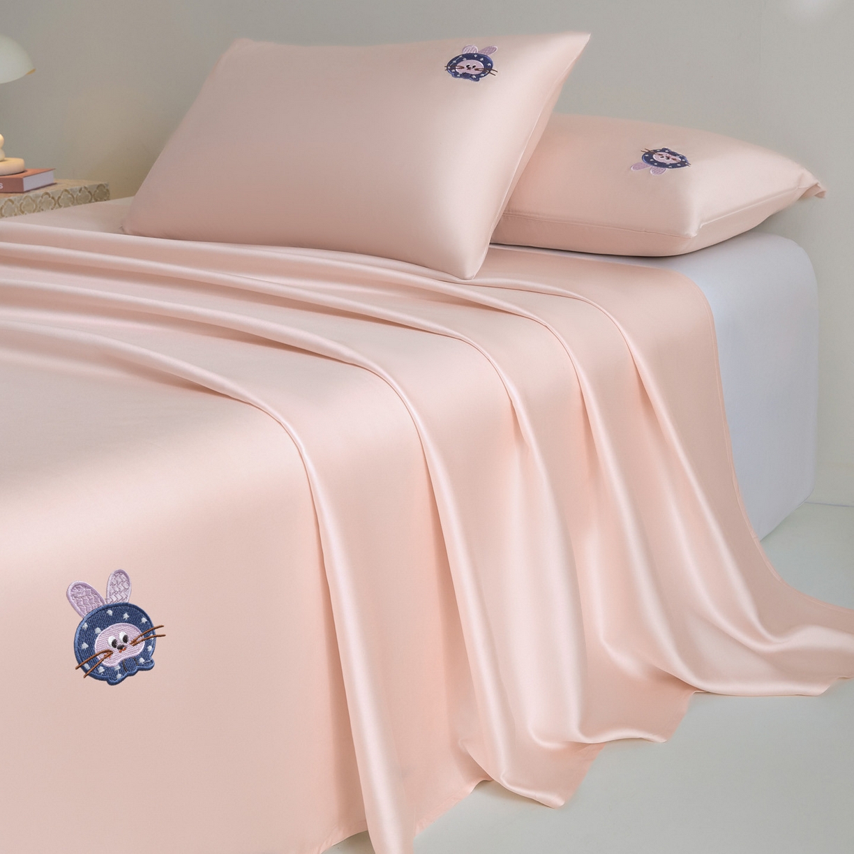 91家纺网 家纺一手货源 找家纺 DC 2026新款莱赛尔天丝卡通刺绣单品床单 冰雾粉