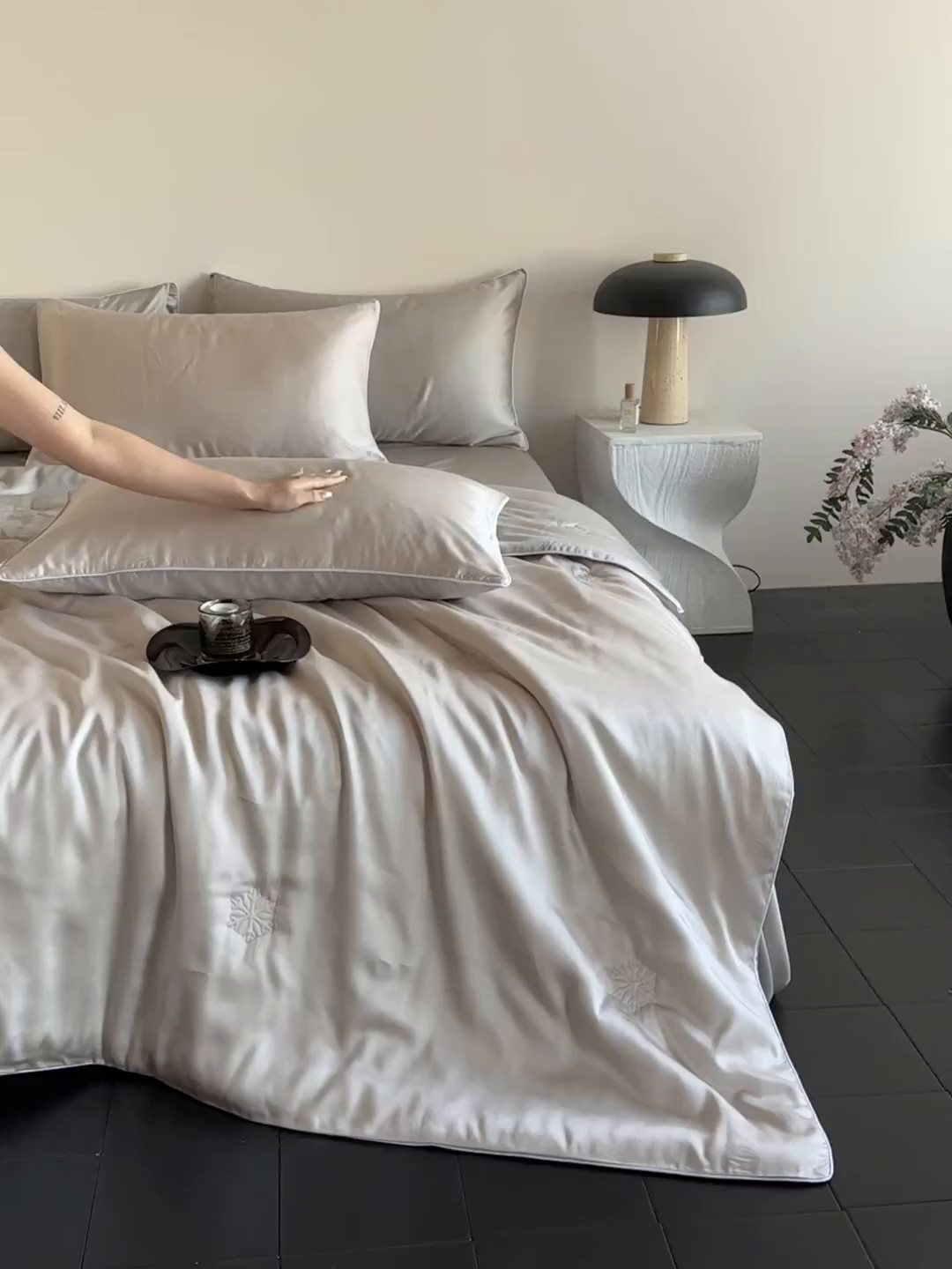 91家纺网 家纺一手货源 找家纺 无界 2026新款水洗真丝夏被-麻绳雪花绗缝-伊芙琳 伊芙琳 杏白+素粉