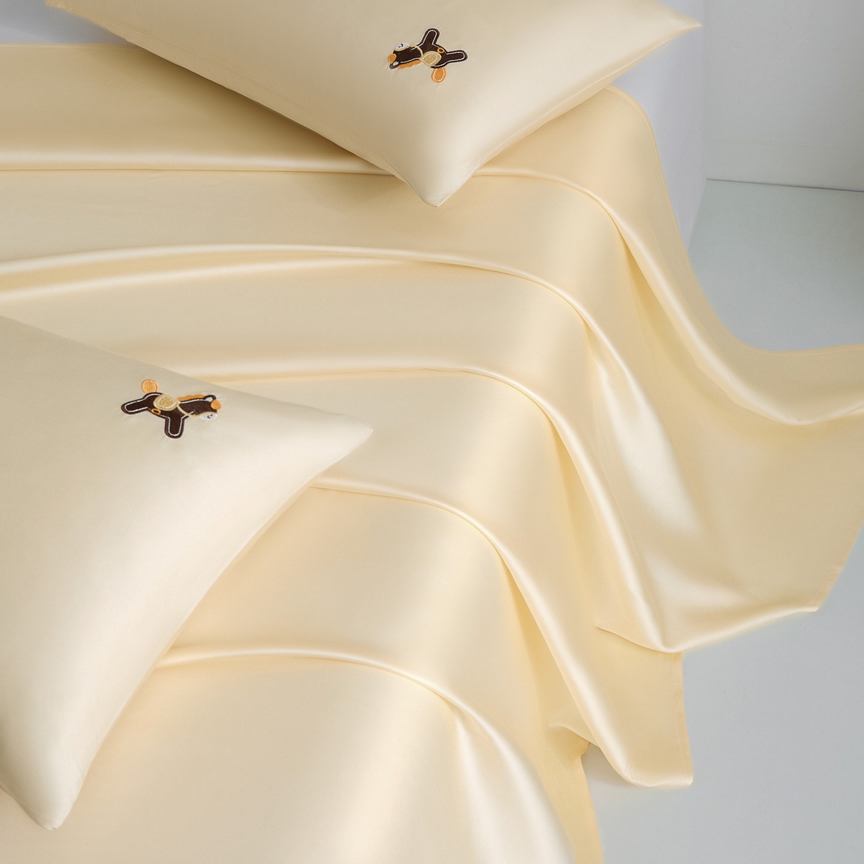 91家纺网 家纺一手货源 找家纺 DC 2026新款莱赛尔天丝卡通刺绣单品床单 元气白桃