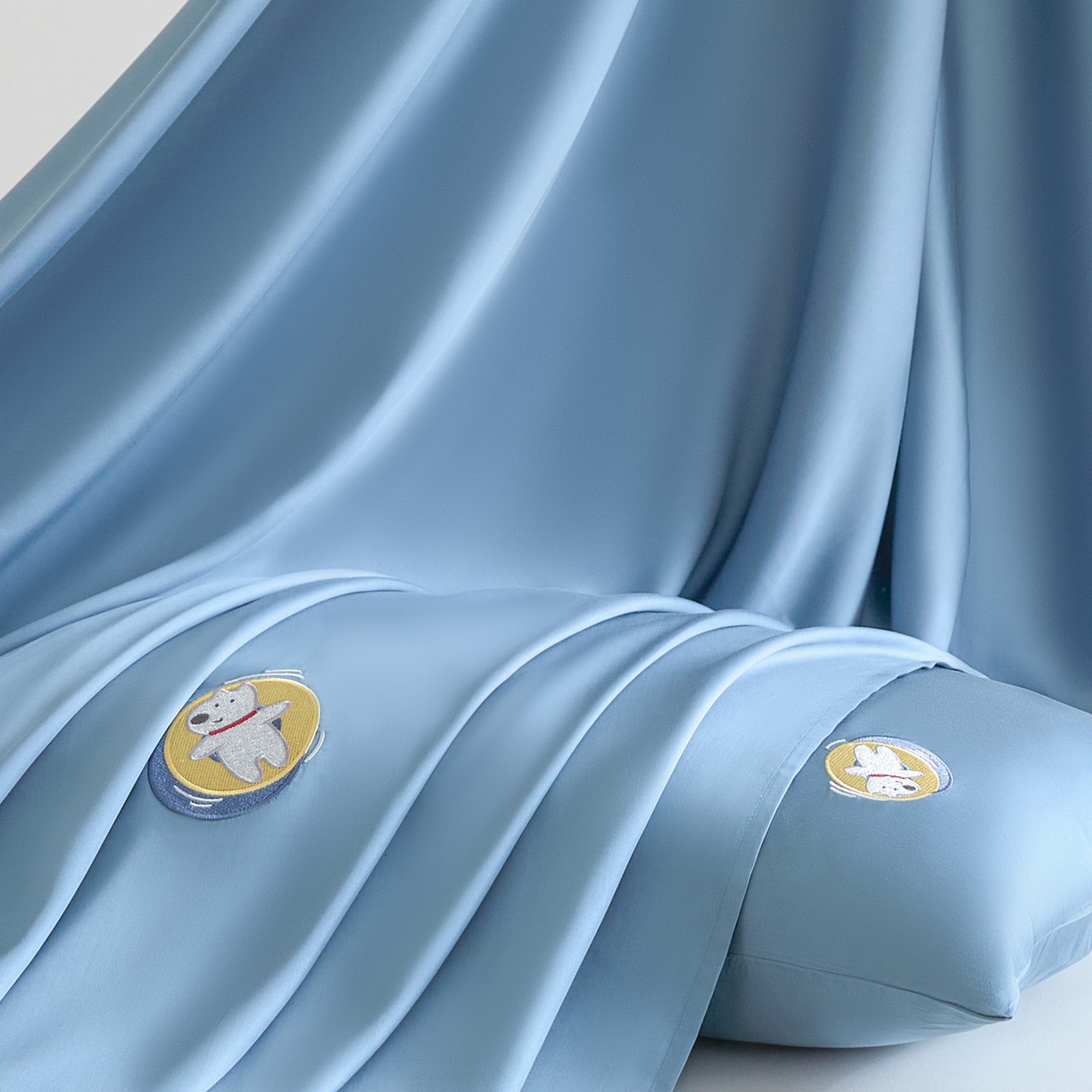 91家纺网 家纺一手货源 找家纺 DC 2026新款莱赛尔天丝卡通刺绣单品床单 梵高蓝