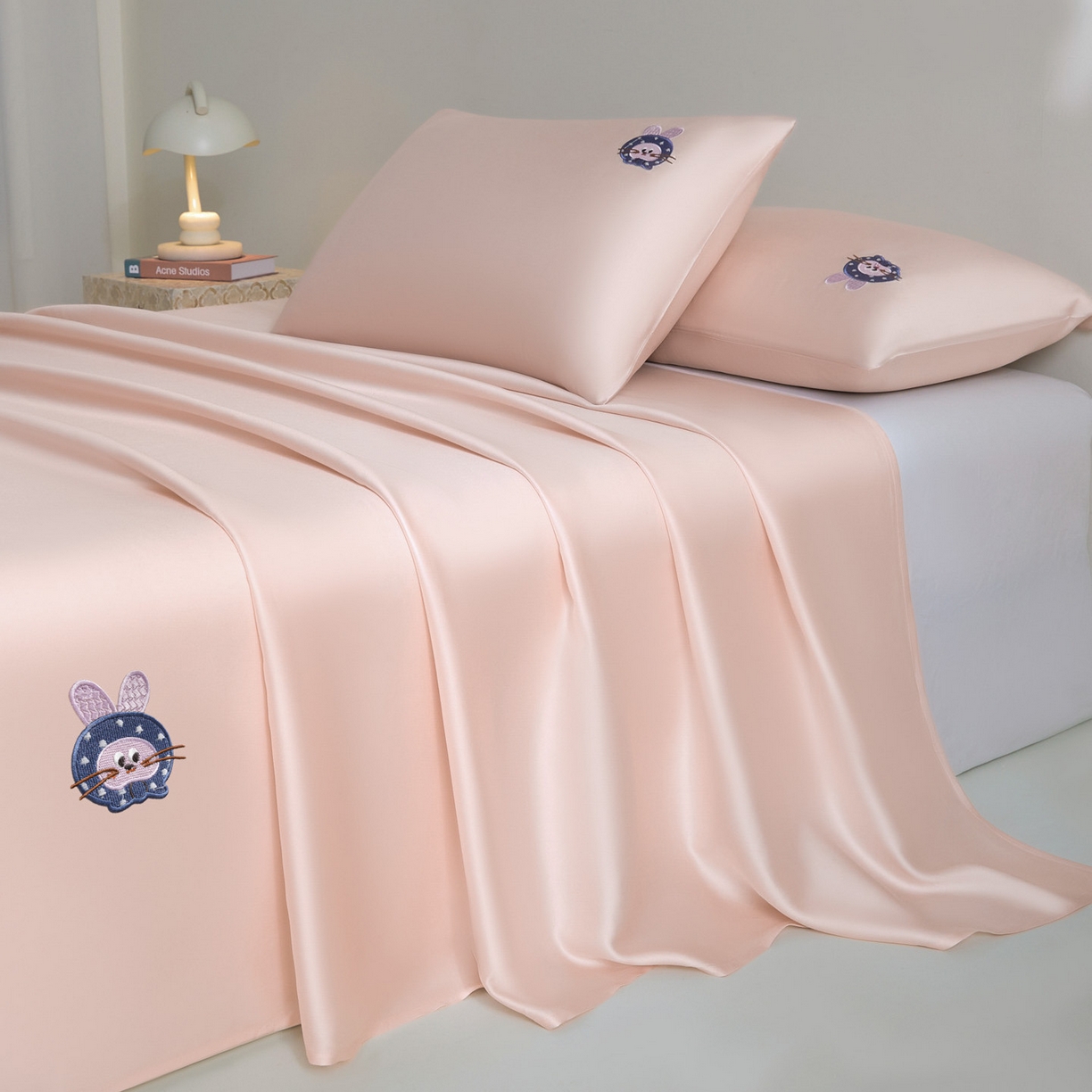 91家纺网 家纺一手货源 找家纺 DC 2026新款莱赛尔天丝卡通刺绣单品床单 冰雾粉