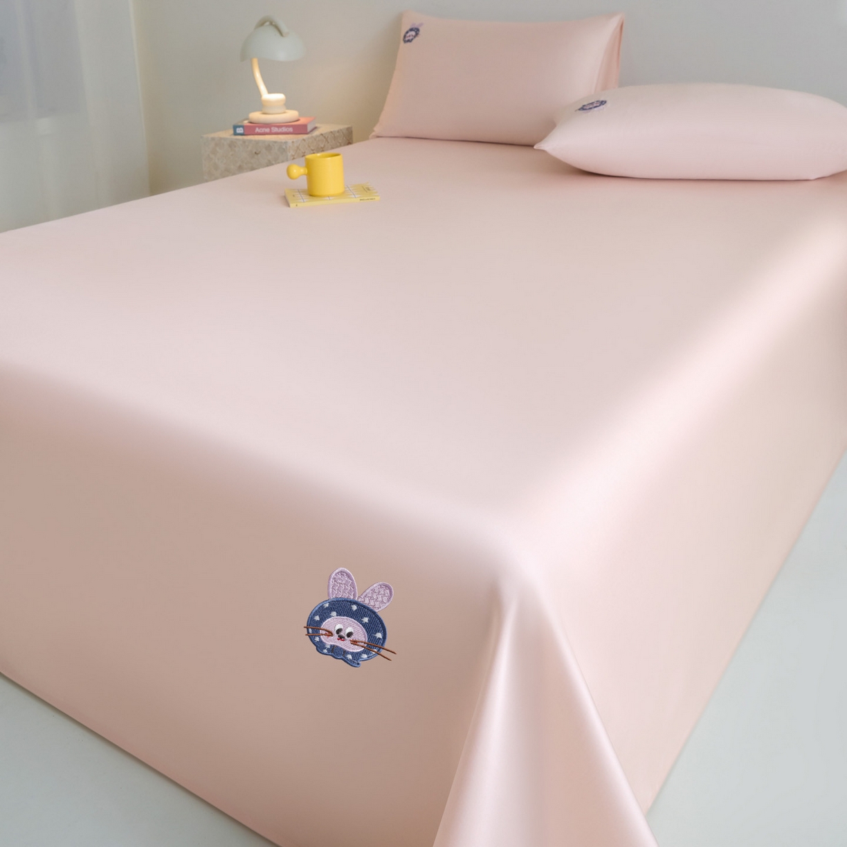 91家纺网 家纺一手货源 找家纺 DC 2026新款莱赛尔天丝卡通刺绣单品床单 冰雾粉