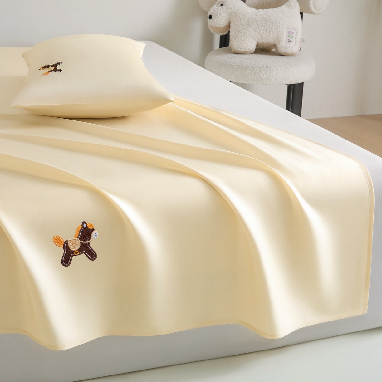 91家纺网 家纺一手货源 找家纺 DC 2026新款莱赛尔天丝卡通刺绣单品床单 元气白桃