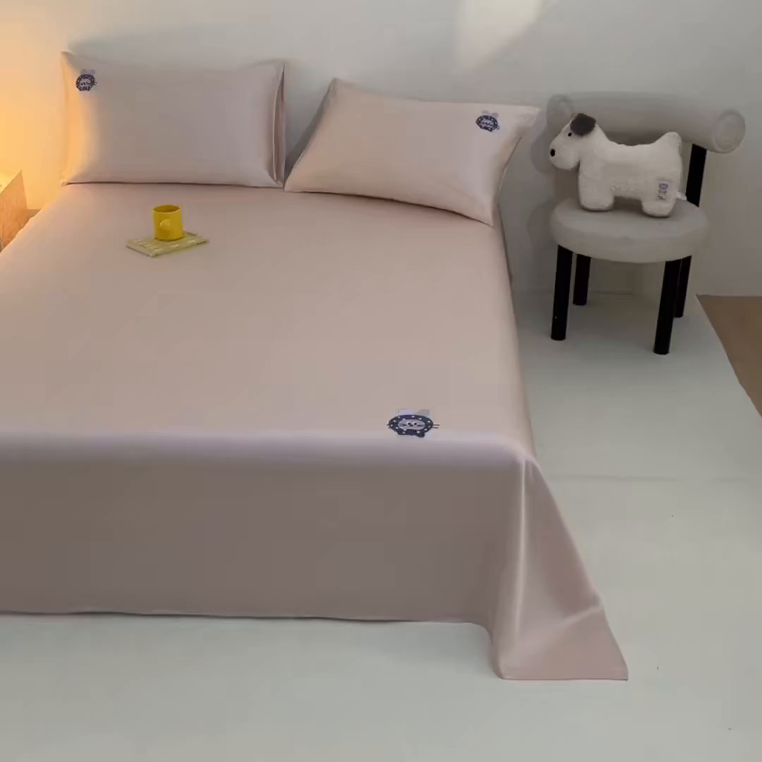 91家纺网 家纺一手货源 找家纺 DC 2026新款莱赛尔天丝卡通刺绣单品床单 冰雾粉