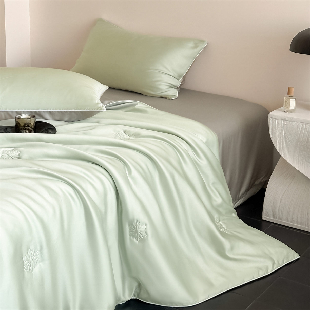 91家纺网 家纺一手货源 找家纺 无界 2026新款水洗真丝夏被-麻绳雪花绗缝-伊芙琳 伊芙琳 亚丁绿+冰川灰