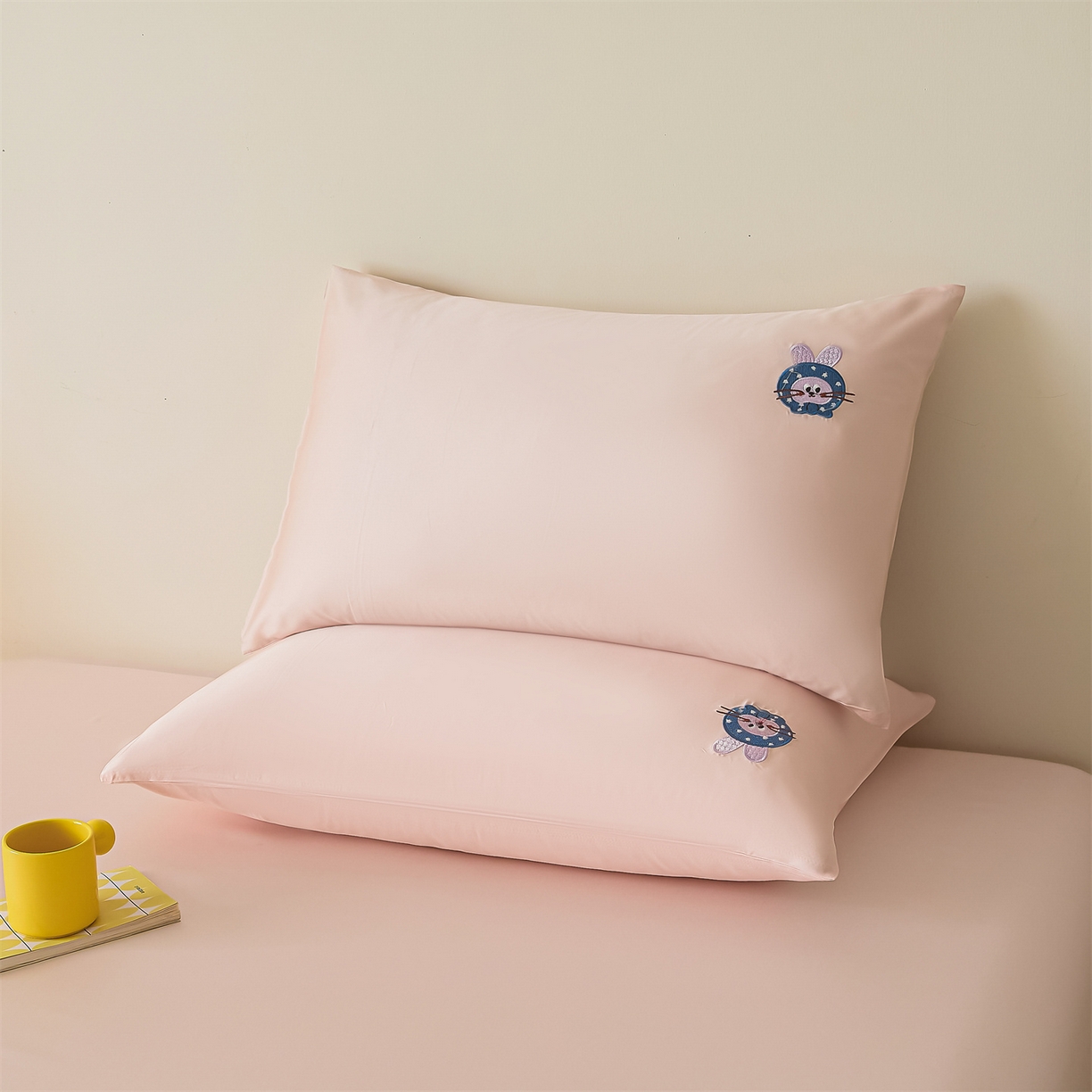 91家纺网 家纺一手货源 找家纺 DC 2026新款莱赛尔天丝卡通刺绣单品床笠 冰雾粉