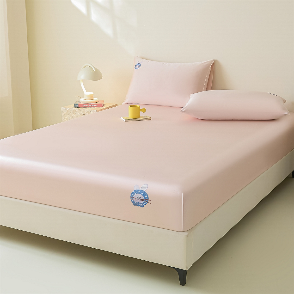 91家纺网 家纺一手货源 找家纺 DC 2026新款莱赛尔天丝卡通刺绣单品床笠 冰雾粉