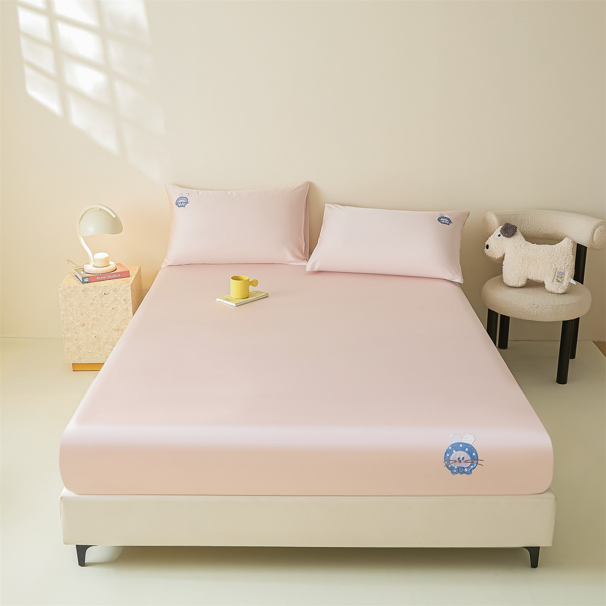 91家纺网 家纺一手货源 找家纺 DC 2026新款莱赛尔天丝卡通刺绣单品床笠 冰雾粉