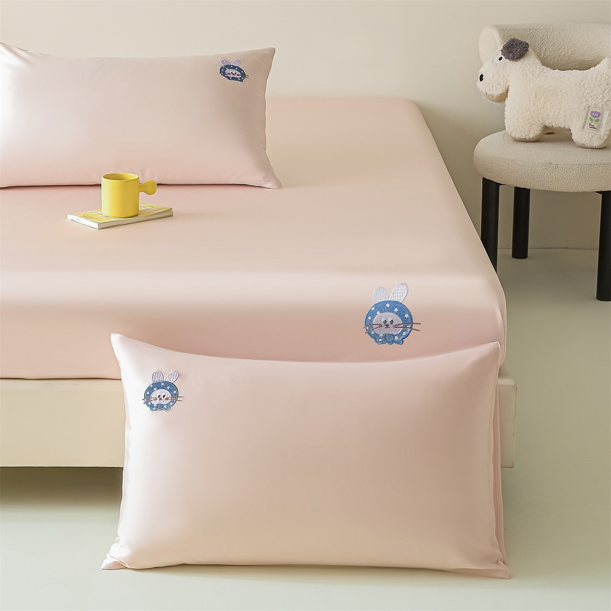 91家纺网 家纺一手货源 找家纺 DC 2026新款莱赛尔天丝卡通刺绣单品床笠 冰雾粉