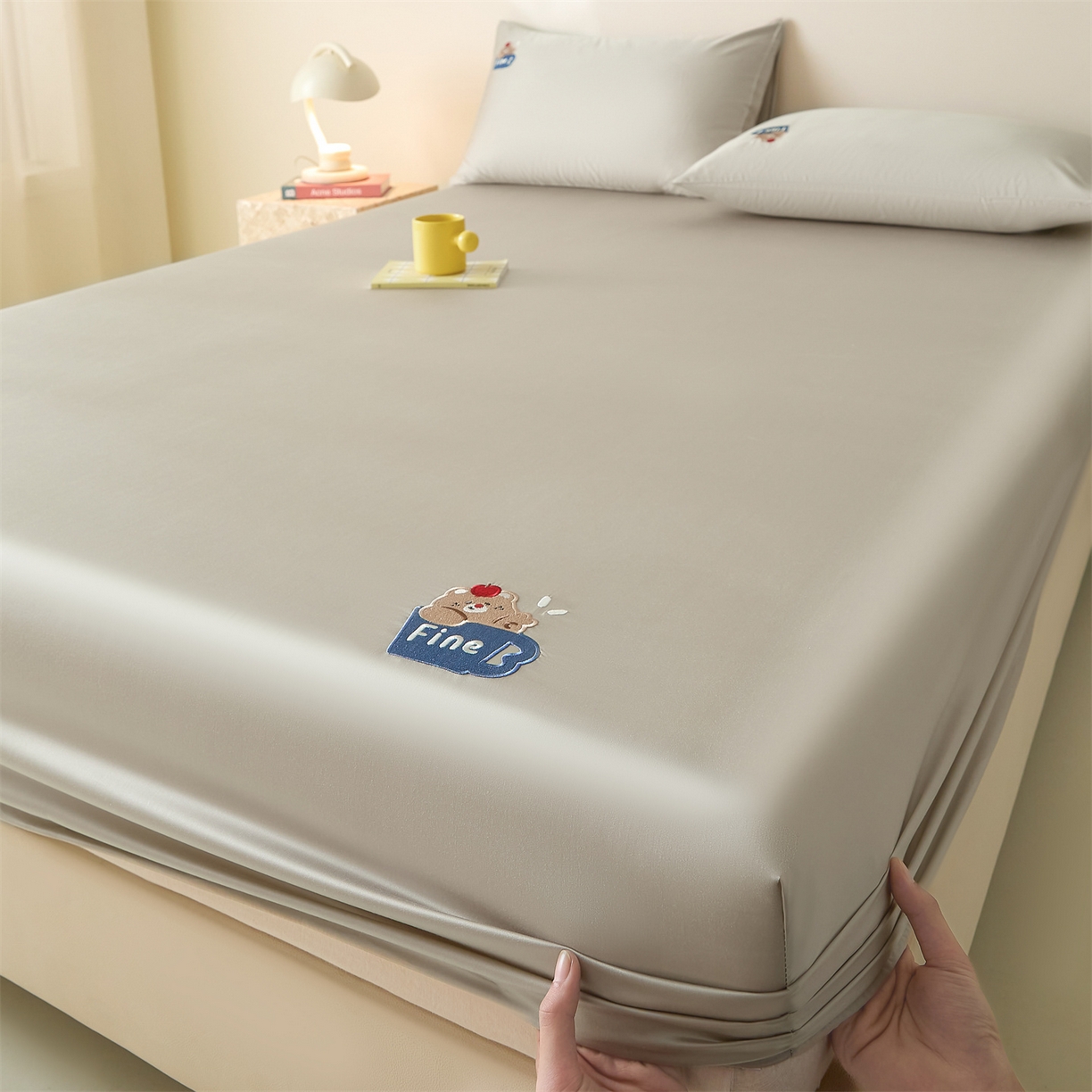 91家纺网 家纺一手货源 找家纺 DC 2026新款莱赛尔天丝卡通刺绣单品床笠 冰川灰