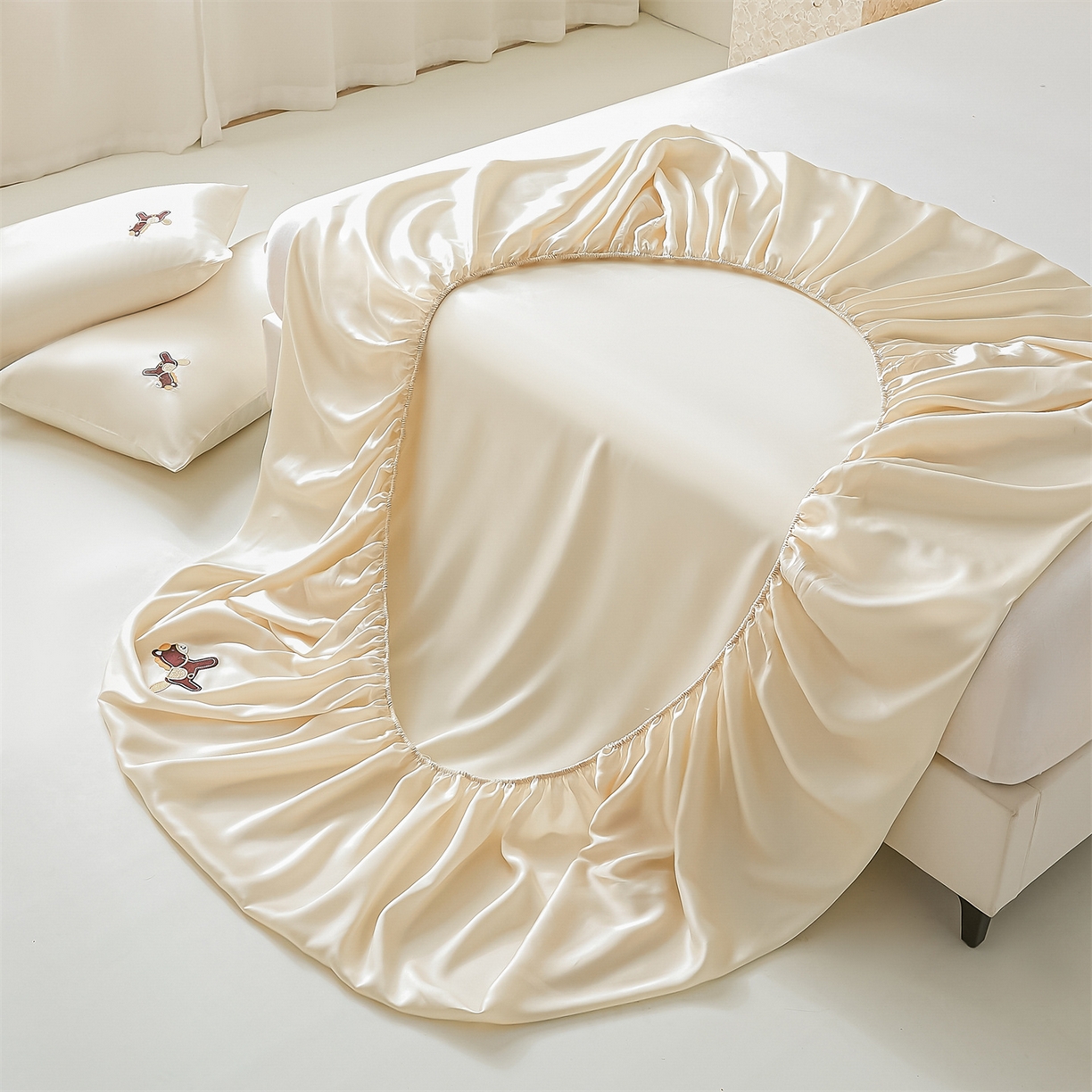 91家纺网 家纺一手货源 找家纺 DC 2026新款莱赛尔天丝卡通刺绣单品床笠 元气白桃