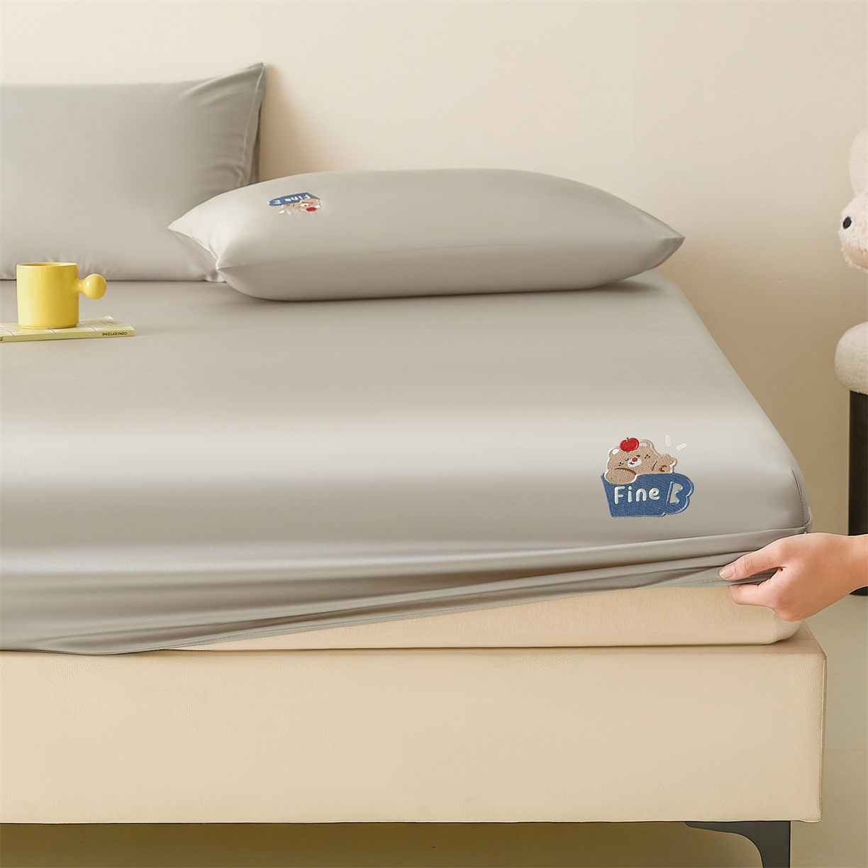 91家纺网 家纺一手货源 找家纺 DC 2026新款莱赛尔天丝卡通刺绣单品床笠 冰川灰