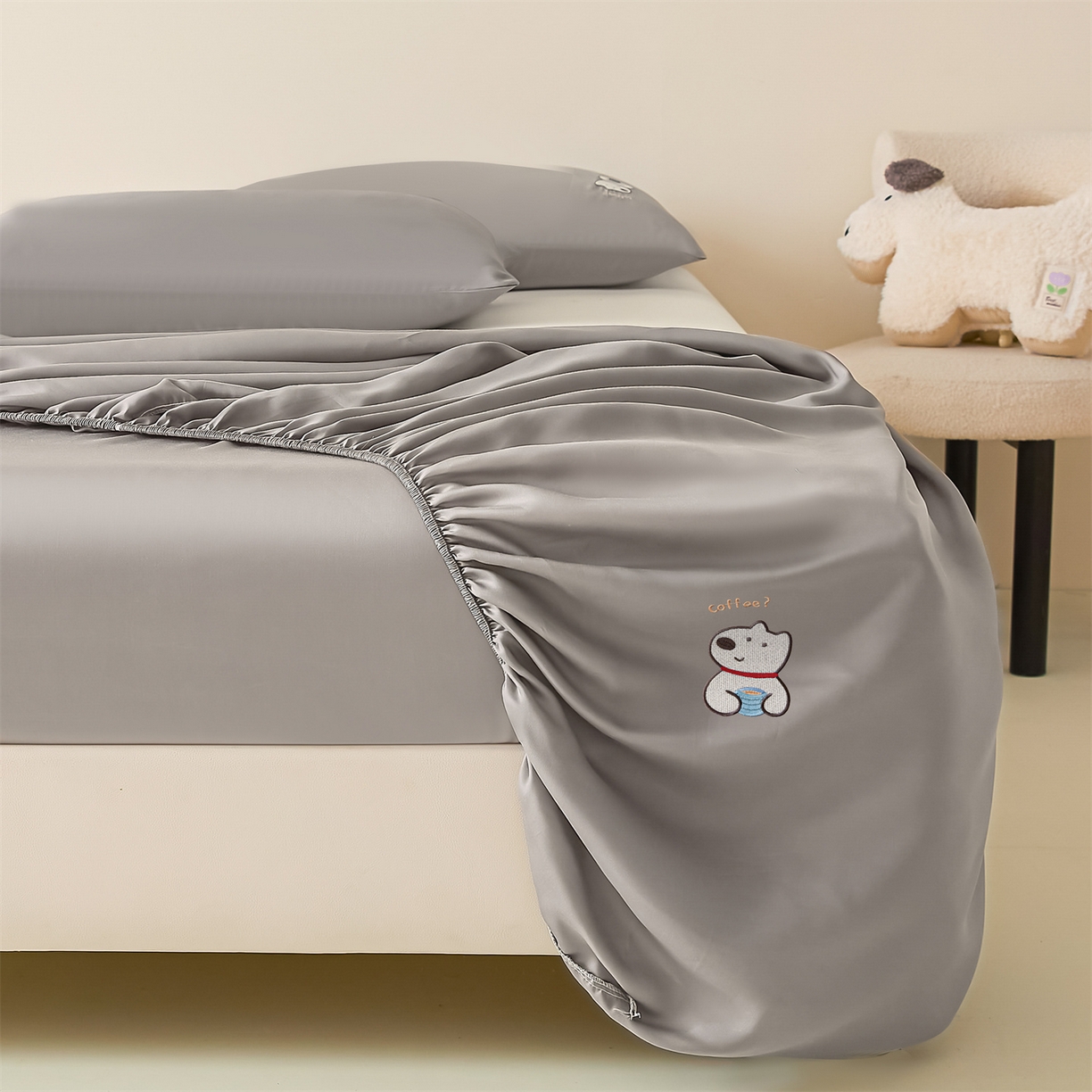 91家纺网 家纺一手货源 找家纺 DC 2026新款莱赛尔天丝卡通刺绣单品床笠 经典灰