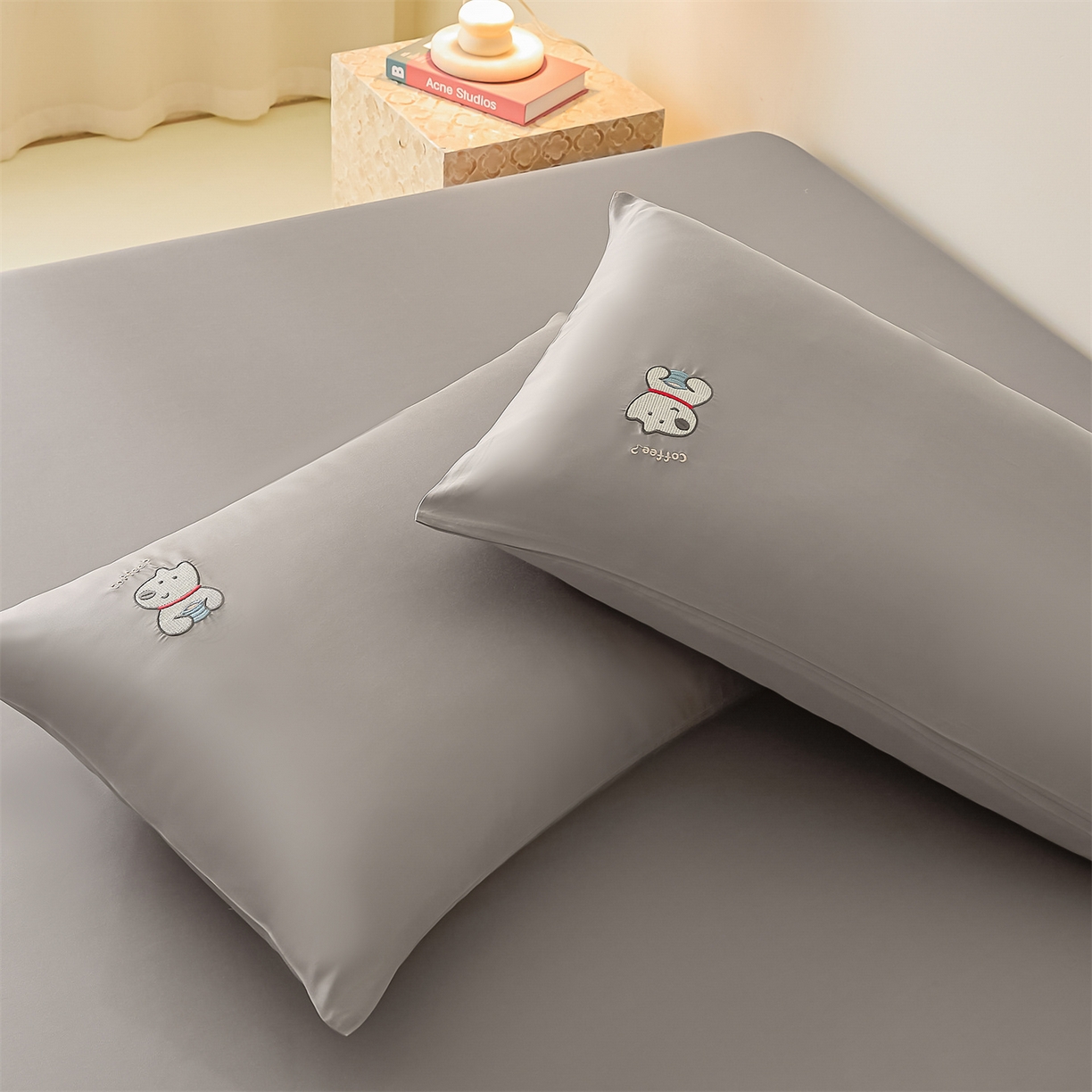 91家纺网 家纺一手货源 找家纺 DC 2026新款莱赛尔天丝卡通刺绣单品床笠 经典灰