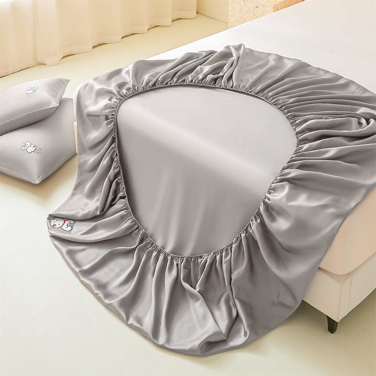 91家纺网 家纺一手货源 找家纺 DC 2026新款莱赛尔天丝卡通刺绣单品床笠 经典灰