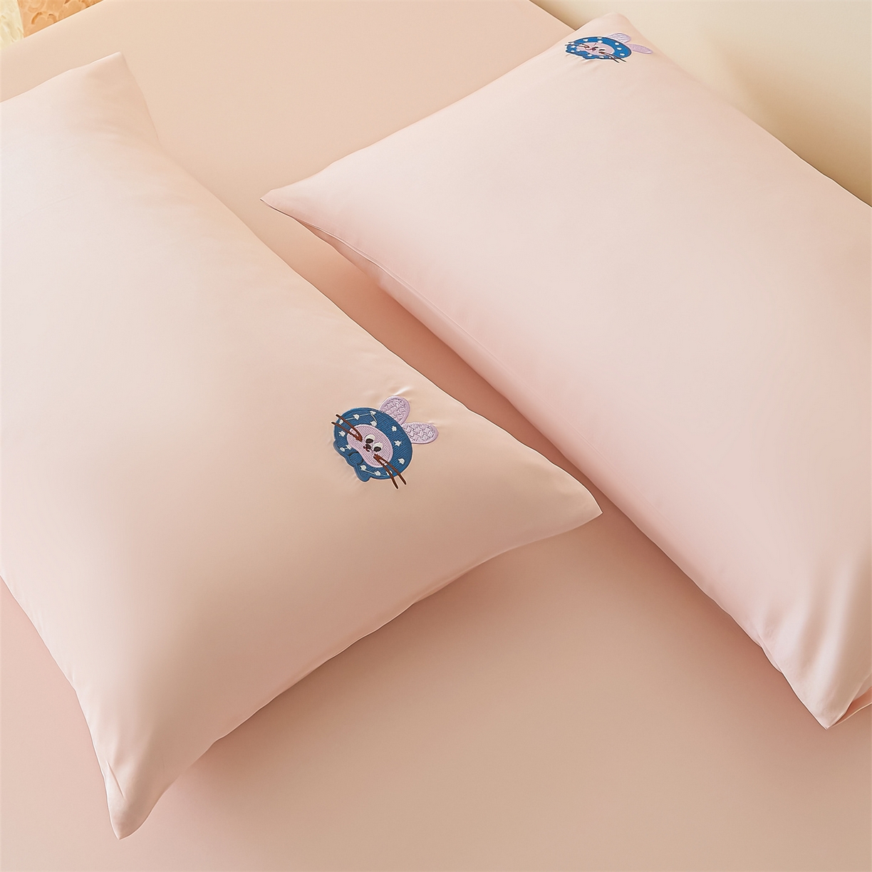 91家纺网 家纺一手货源 找家纺 DC 2026新款莱赛尔天丝卡通刺绣单品床笠 冰雾粉