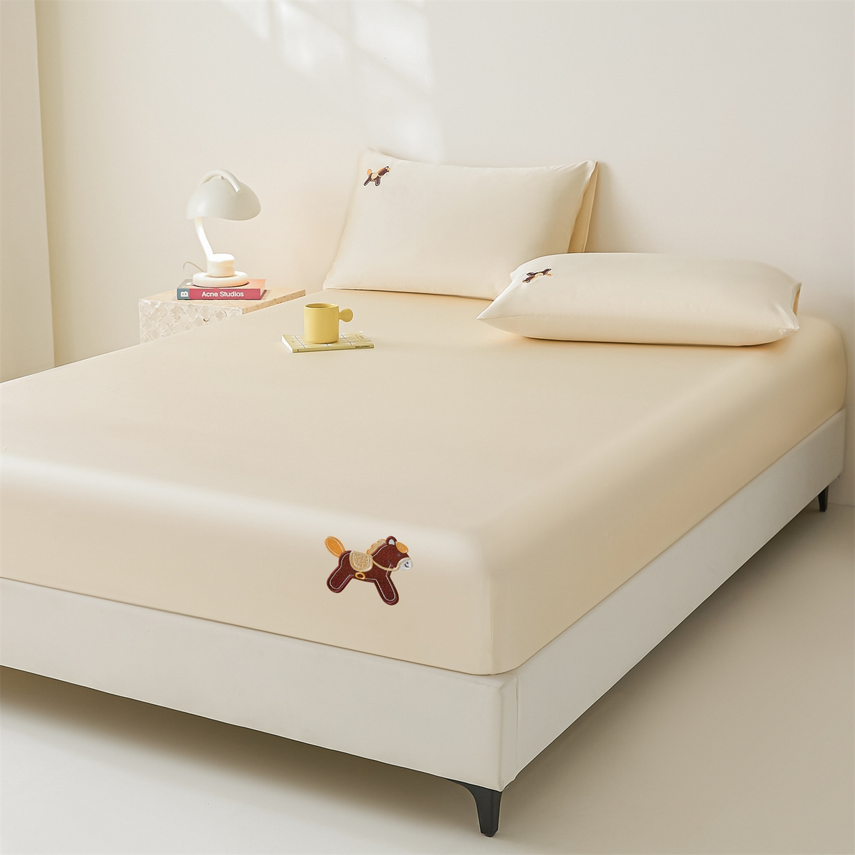 91家纺网 家纺一手货源 找家纺 DC 2026新款莱赛尔天丝卡通刺绣单品床笠 元气白桃