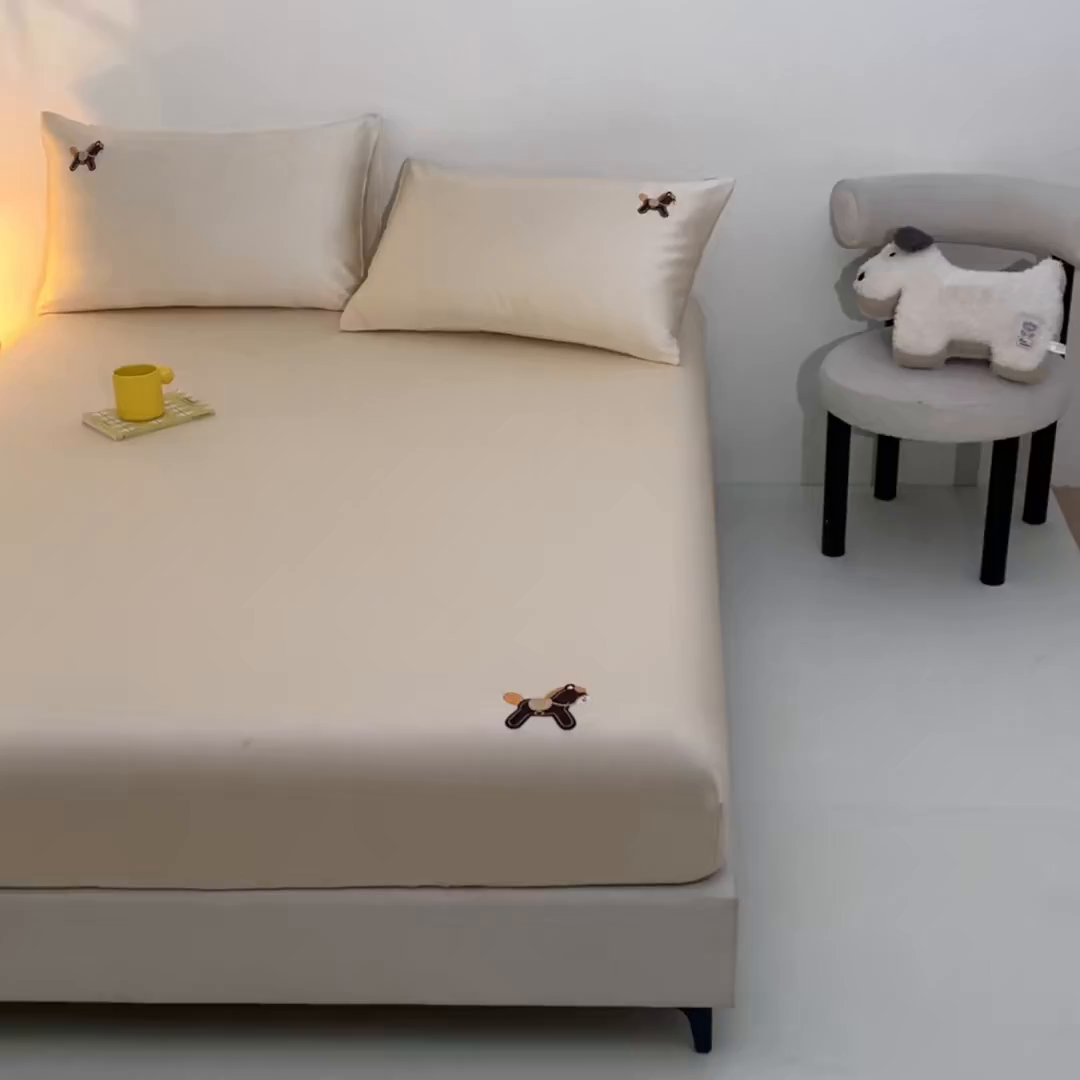 91家纺网 家纺一手货源 找家纺 DC 2026新款莱赛尔天丝卡通刺绣单品床笠 元气白桃