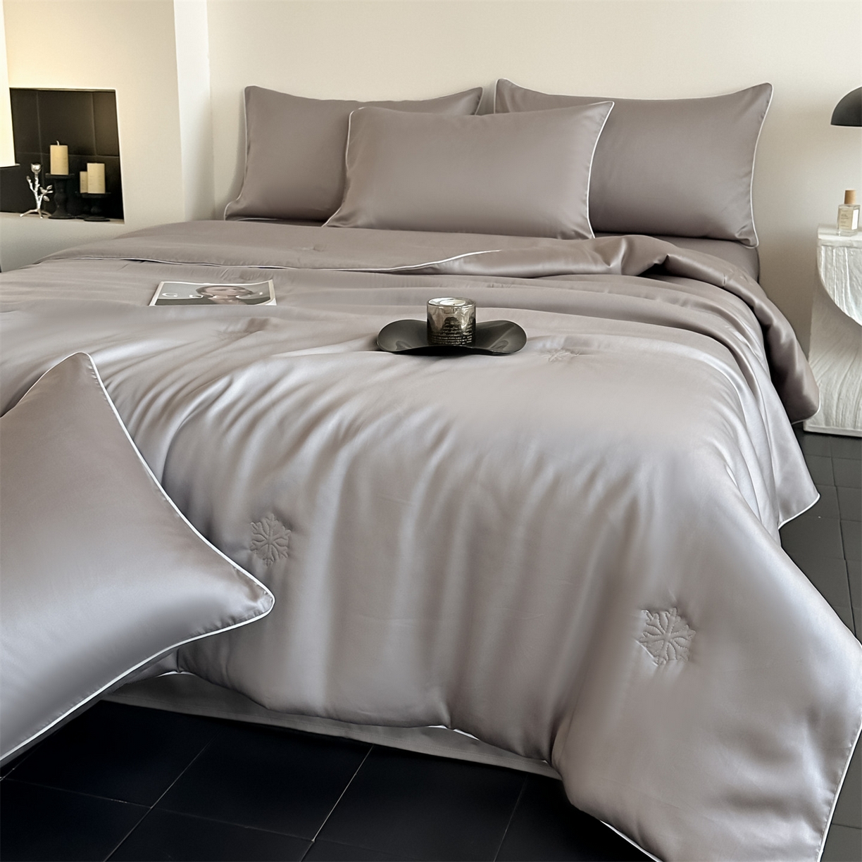 91家纺网 家纺一手货源 找家纺 无界 2026新款水洗真丝夏被-麻绳雪花绗缝-伊芙琳 伊芙琳 烟灰