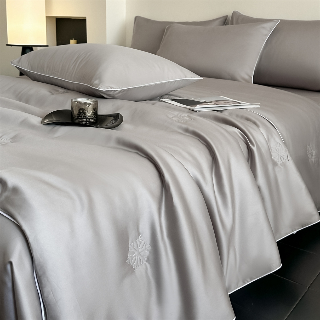 91家纺网 家纺一手货源 找家纺 无界 2026新款水洗真丝夏被-麻绳雪花绗缝-伊芙琳 伊芙琳 烟灰