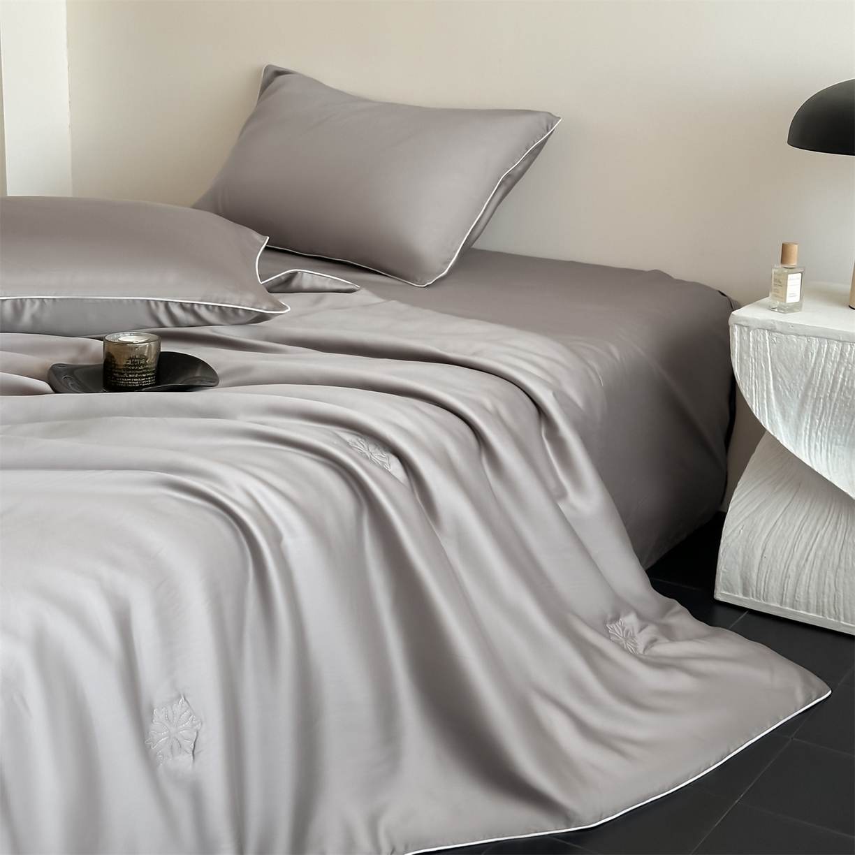 91家纺网 家纺一手货源 找家纺 无界 2026新款水洗真丝夏被-麻绳雪花绗缝-伊芙琳 伊芙琳 烟灰