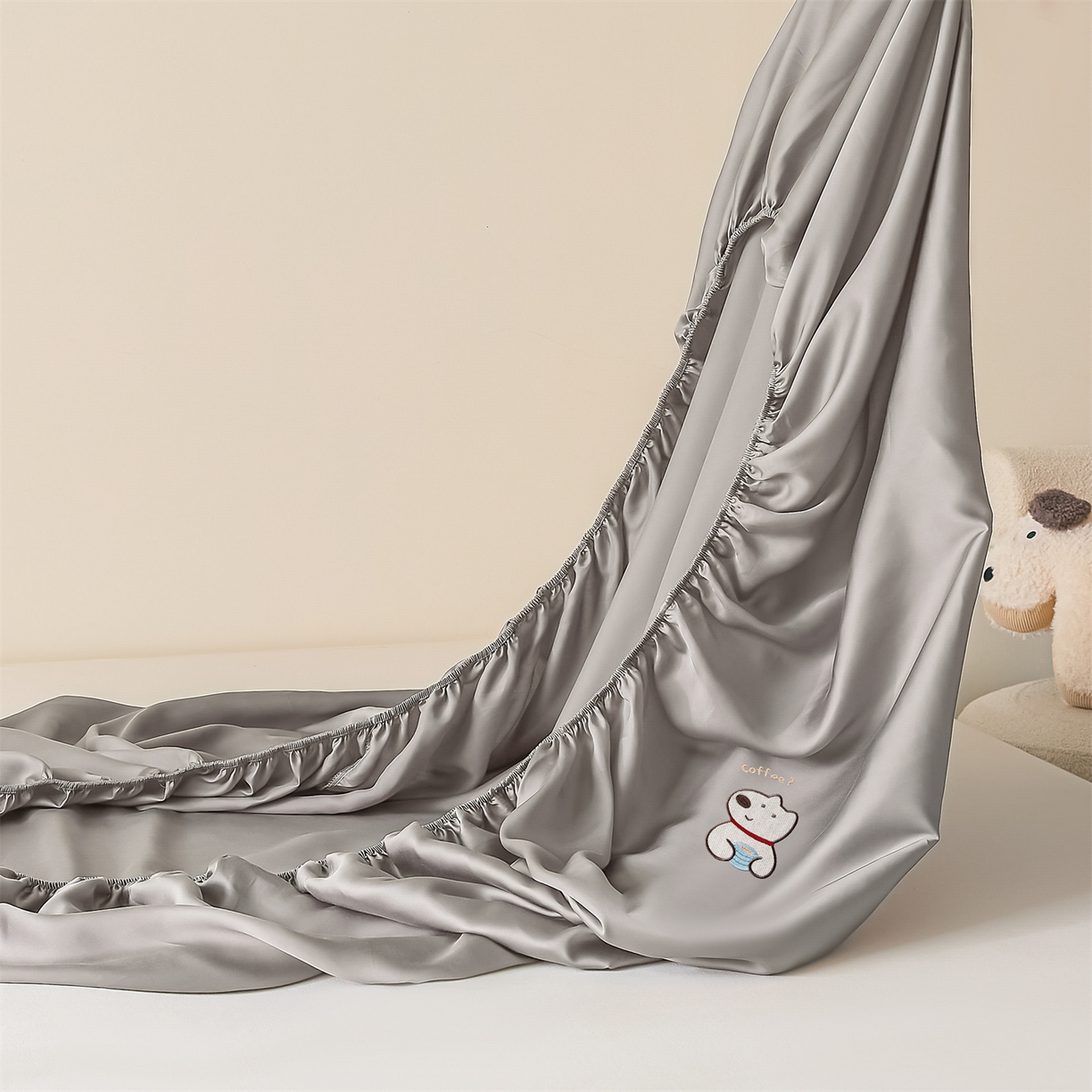 91家纺网 家纺一手货源 找家纺 DC 2026新款莱赛尔天丝卡通刺绣单品床笠 经典灰