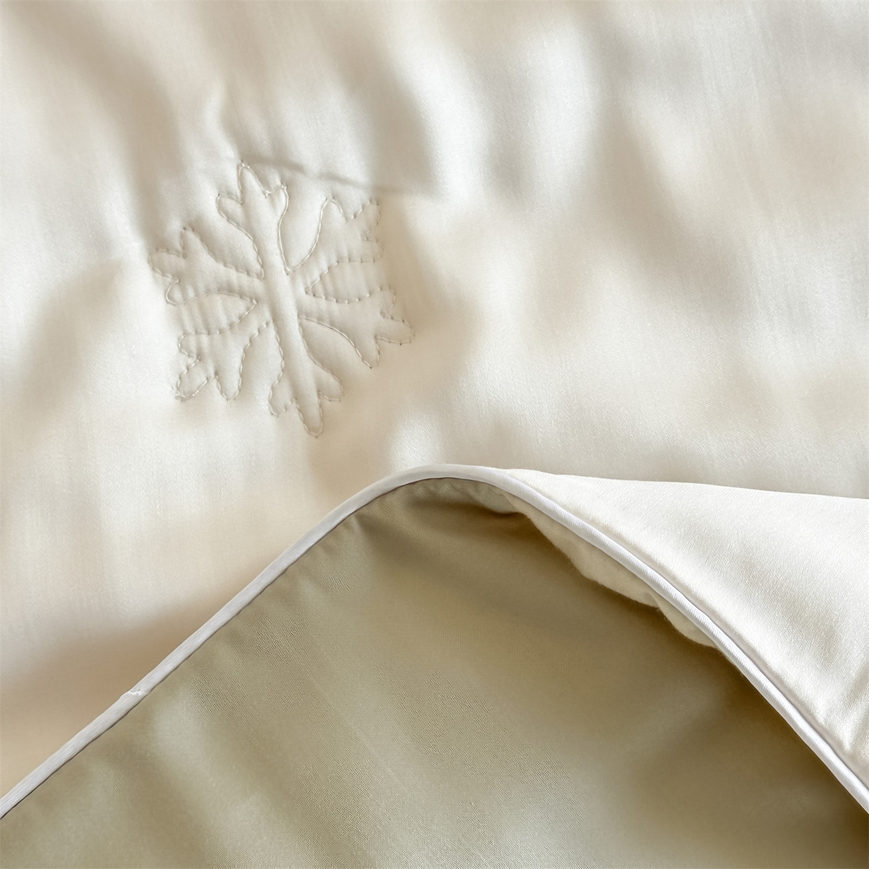 91家纺网 家纺一手货源 找家纺 无界 2026新款水洗真丝夏被-麻绳雪花绗缝-伊芙琳 伊芙琳 元气白桃+桉树绿