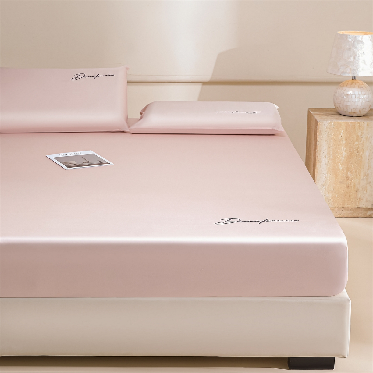 91家纺网 家纺一手货源 找家纺 DC 2026新款莱赛尔天丝轻奢刺绣单品床笠 冰雾粉