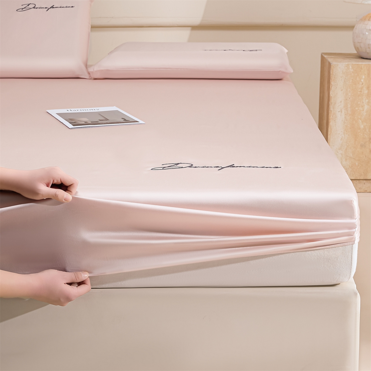 91家纺网 家纺一手货源 找家纺 DC 2026新款莱赛尔天丝轻奢刺绣单品床笠 冰雾粉