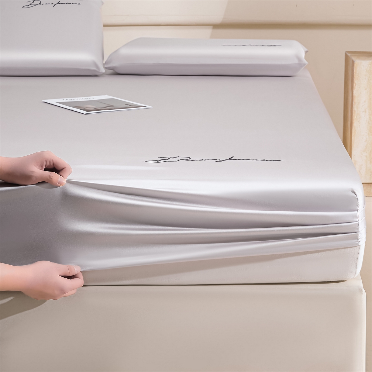 91家纺网 家纺一手货源 找家纺 DC 2026新款莱赛尔天丝轻奢刺绣单品床笠 流沙灰