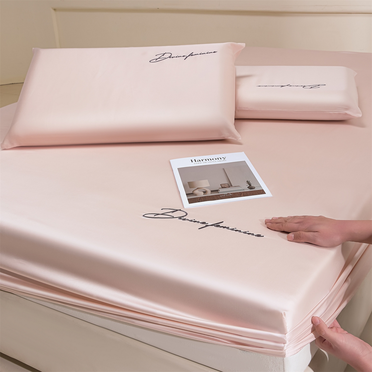 DC 2026新款莱赛尔天丝轻奢刺绣单品床笠 冰雾粉