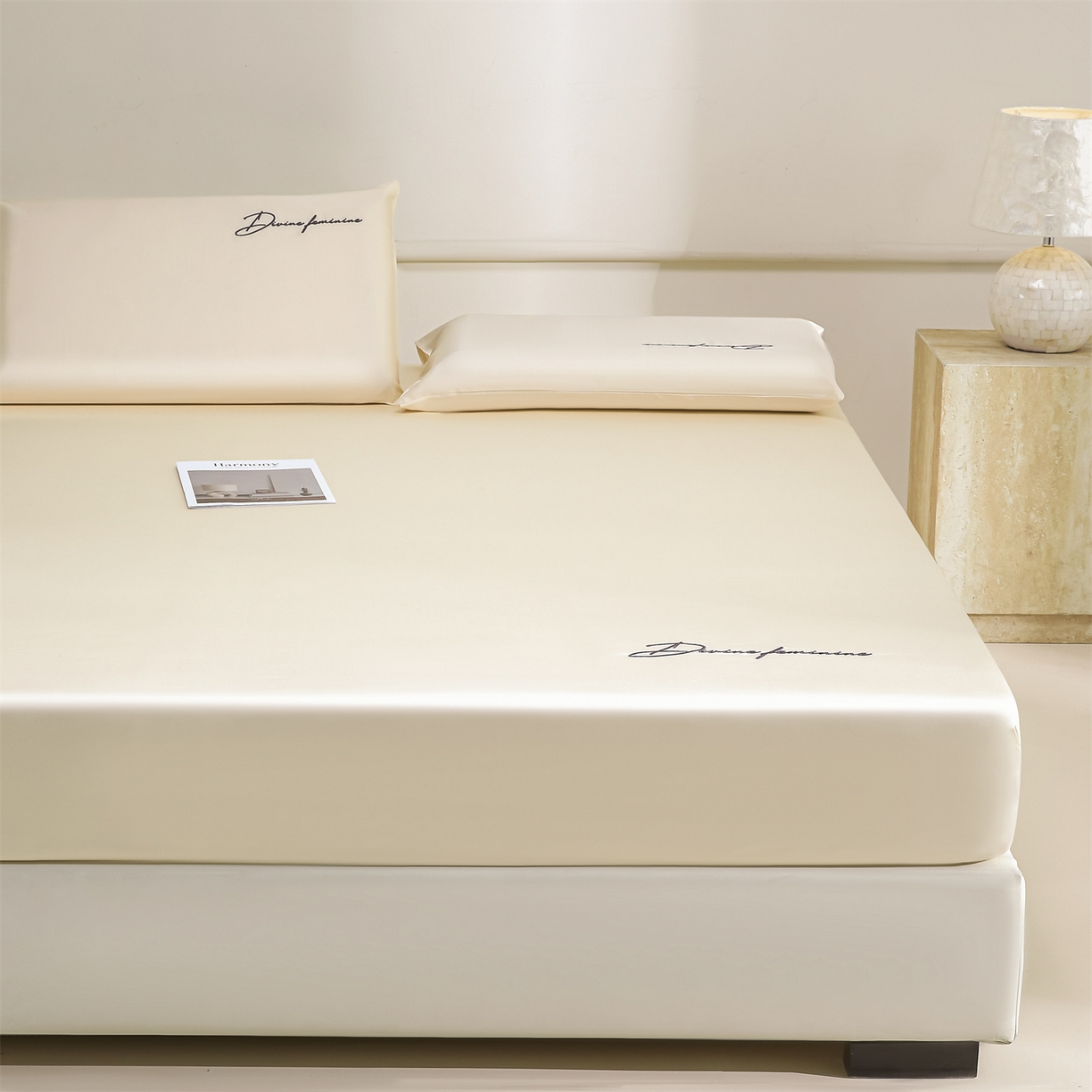 91家纺网 家纺一手货源 找家纺 DC 2026新款莱赛尔天丝轻奢刺绣单品床笠 元气白桃