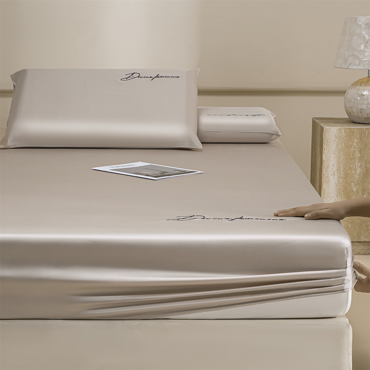 91家纺网 家纺一手货源 找家纺 DC 2026新款莱赛尔天丝轻奢刺绣单品床笠 浅茶