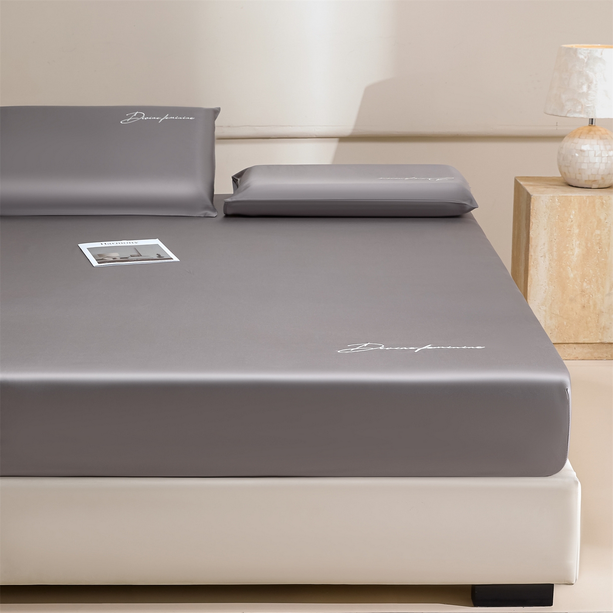 91家纺网 家纺一手货源 找家纺 DC 2026新款莱赛尔天丝轻奢刺绣单品床笠 经典灰