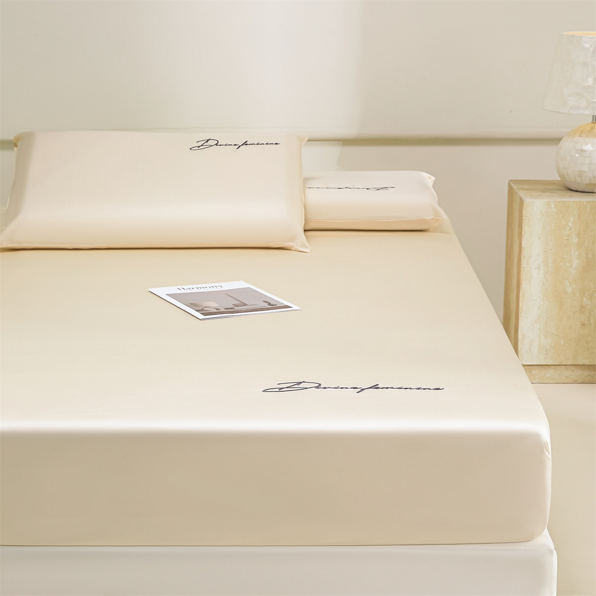 91家纺网 家纺一手货源 找家纺 DC 2026新款莱赛尔天丝轻奢刺绣单品床笠 元气白桃