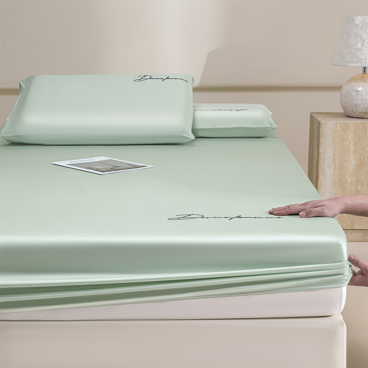 91家纺网 家纺一手货源 找家纺 DC 2026新款莱赛尔天丝轻奢刺绣单品床笠 亚丁绿