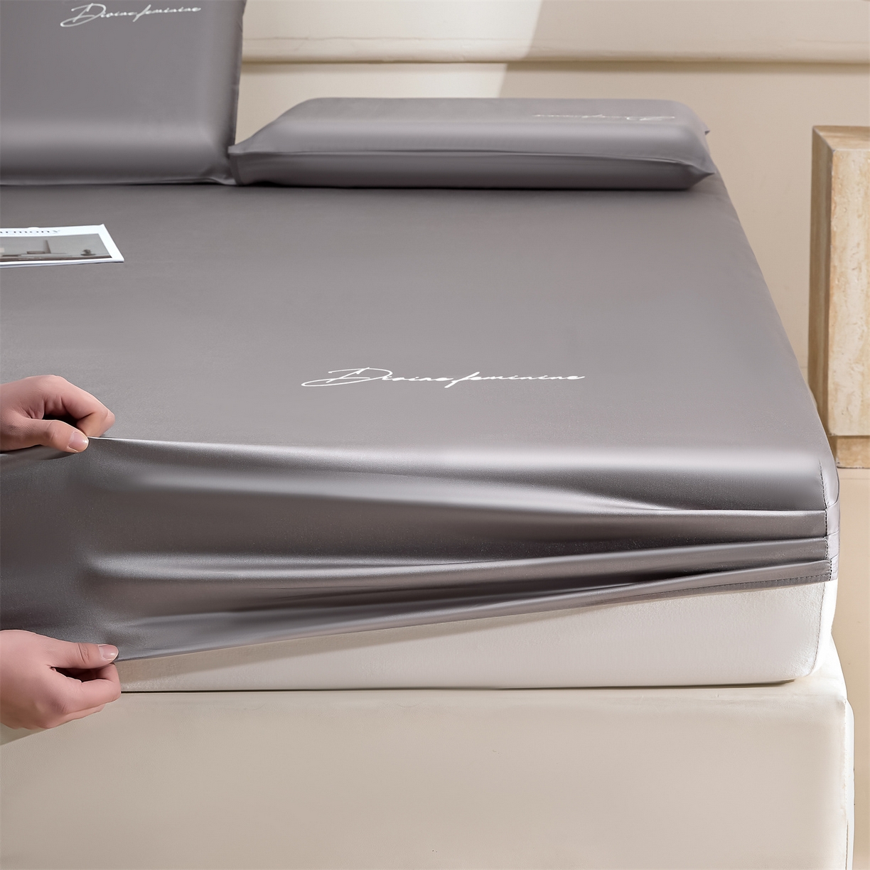 91家纺网 家纺一手货源 找家纺 DC 2026新款莱赛尔天丝轻奢刺绣单品床笠 经典灰