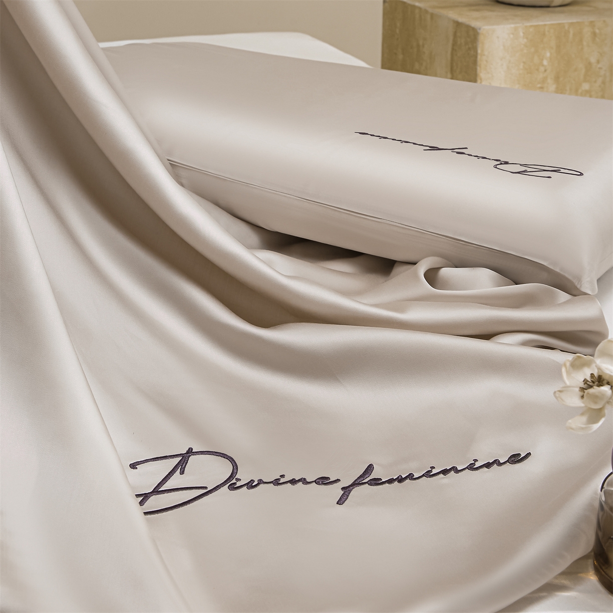 91家纺网 家纺一手货源 找家纺 DC 2026新款莱赛尔天丝轻奢刺绣单品床笠 浅茶